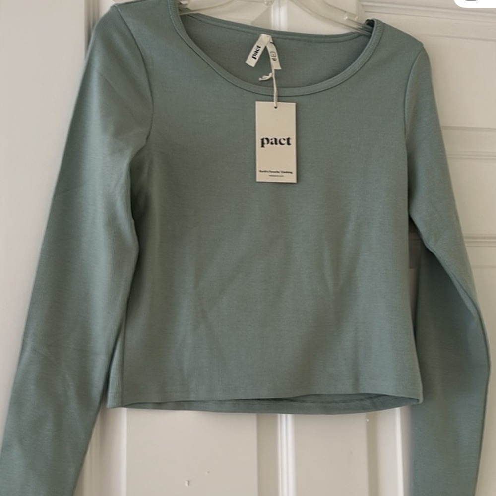 Pact Women's Long Sleeve Top in Soft Green